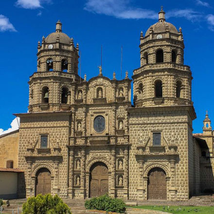 Fraternidad San Antonio de Padua<br />
• Convento "San Antonio de Padua"<br />
• Santuario de la Virgen de los Dolores de Cajamarca<br />
• Museo de Arte Religioso de "San Francisco"<br />

